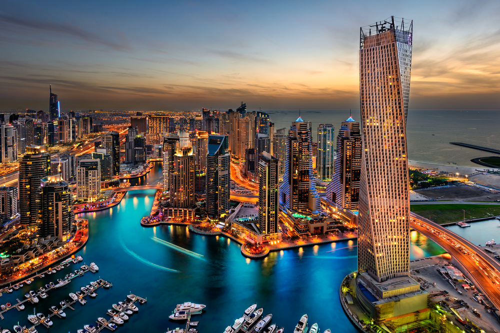 UAE: Sluggish Economic Growth Amid Fading Oil Prices